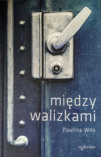 3086_Między walizkami_1.jpeg