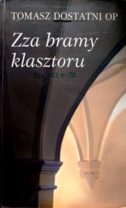 Zza bramy klasztoru